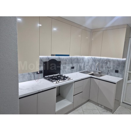 Bucatarie pe colt moderna 